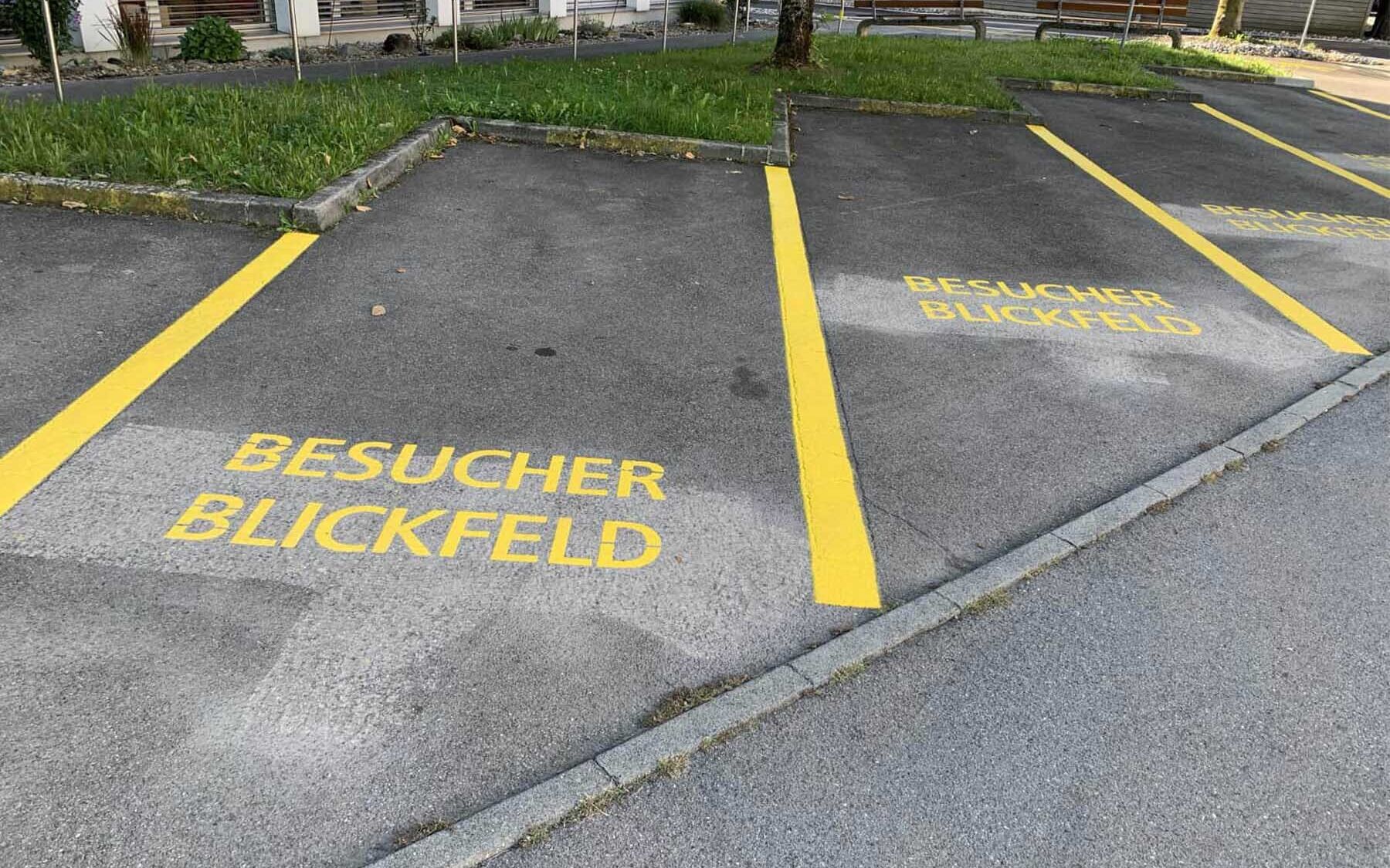 10 Besucherparkplaetze mit neuer Markierung