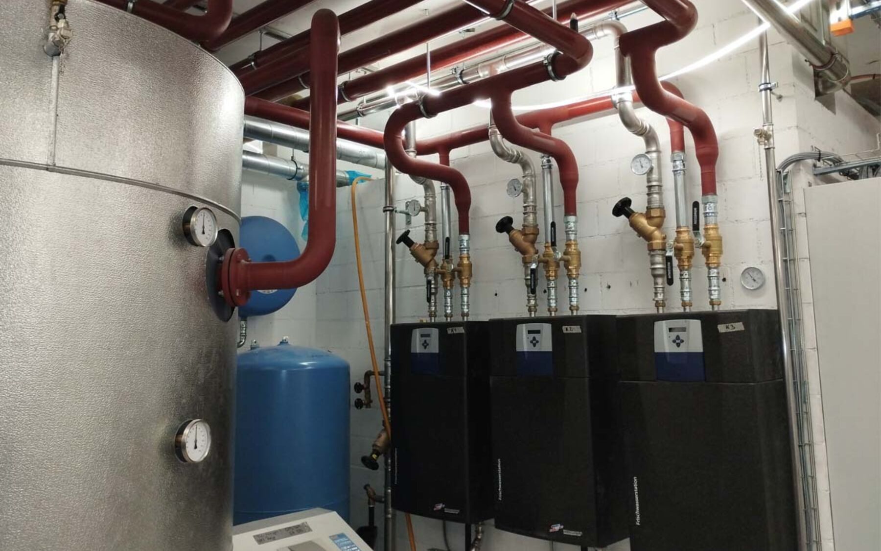 8 Die Warmwasserversorgung laeuft neu ueber Durchlauferhitzer