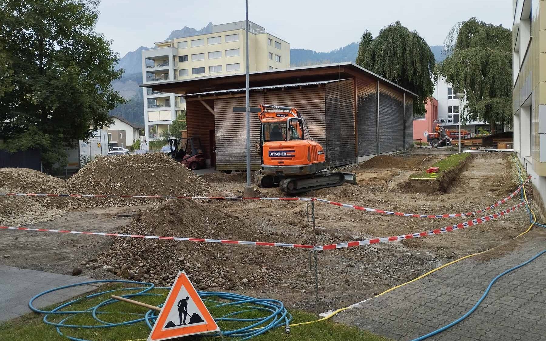 9 Die provisorische Zufahrt wird vorbereitet